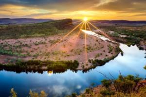 加拿大田径选手男子110米跨栏夺金